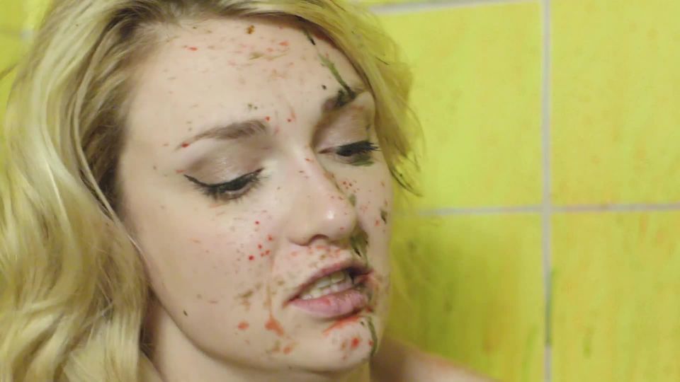 Asta Paredes, Catherine Corcoran, etc - Volver a regresar a Nuke & #039;Em High Aka Vol. 2 (2017) HD 1080p!!!