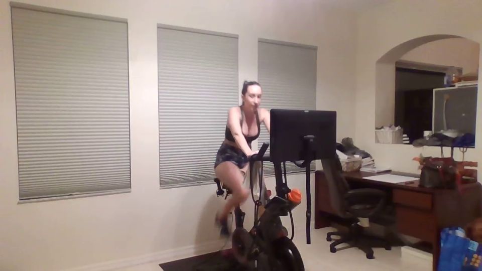 brittibratti 2023-08-15 Stream started at 08152023 0912 am  5am RIDE