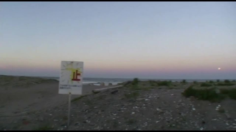 7248 Rubber Couple Outdoor Dating Beach Etch