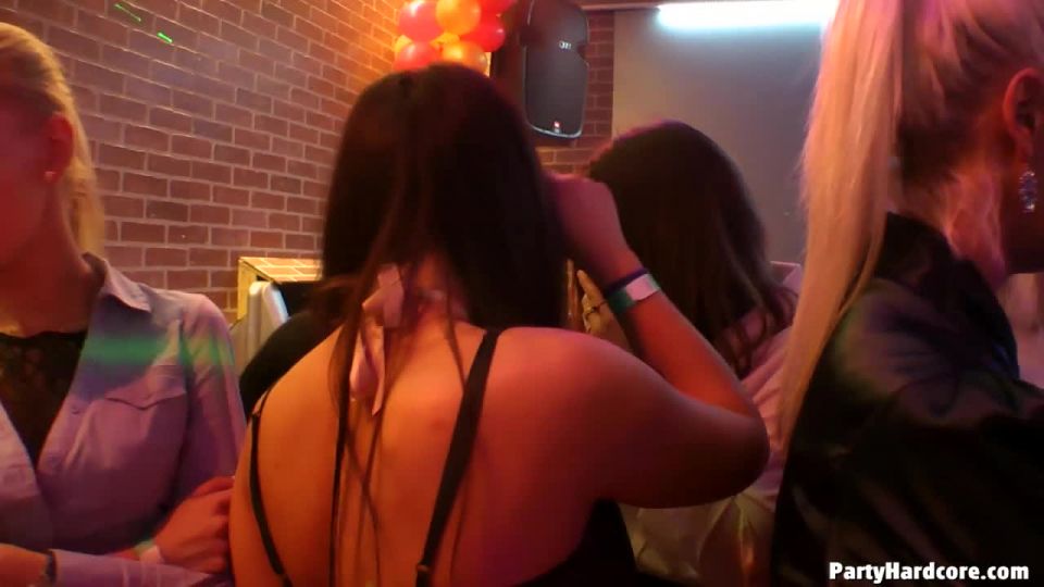 Porno tubo partido duro se volvió loco Vol. 40 Parte 3 — Cam 2