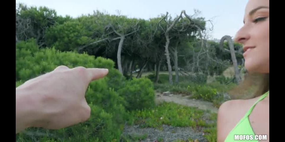 Amirah Adara - Pickup And Fuck Hot Girl In Green Bikini On The Beach SD (Amateur porn)