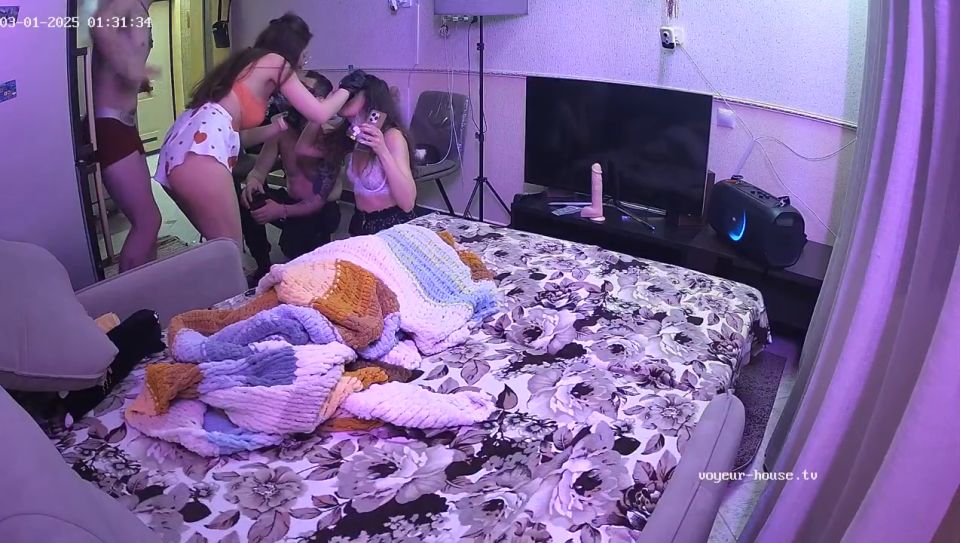 Perséfone se está volviendo tímido 2025-03-01 Cam 2 720P - Voyeur