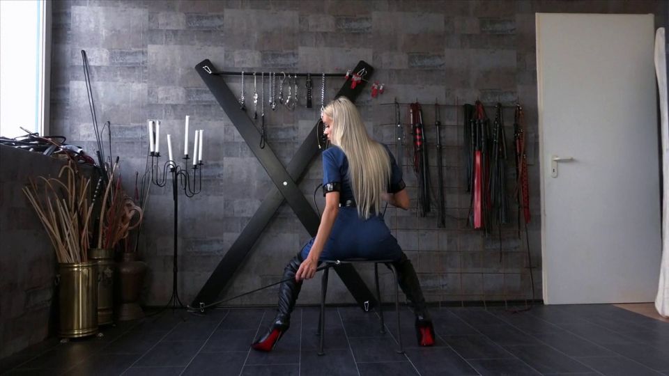 FEMDOMFOTO - Lady Marisa - The Cruel Police Lady (German).