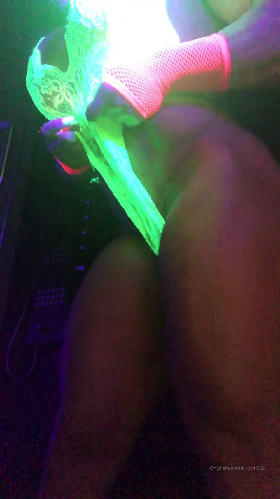 Aleeshayoung Glow With Me.... en milf porno