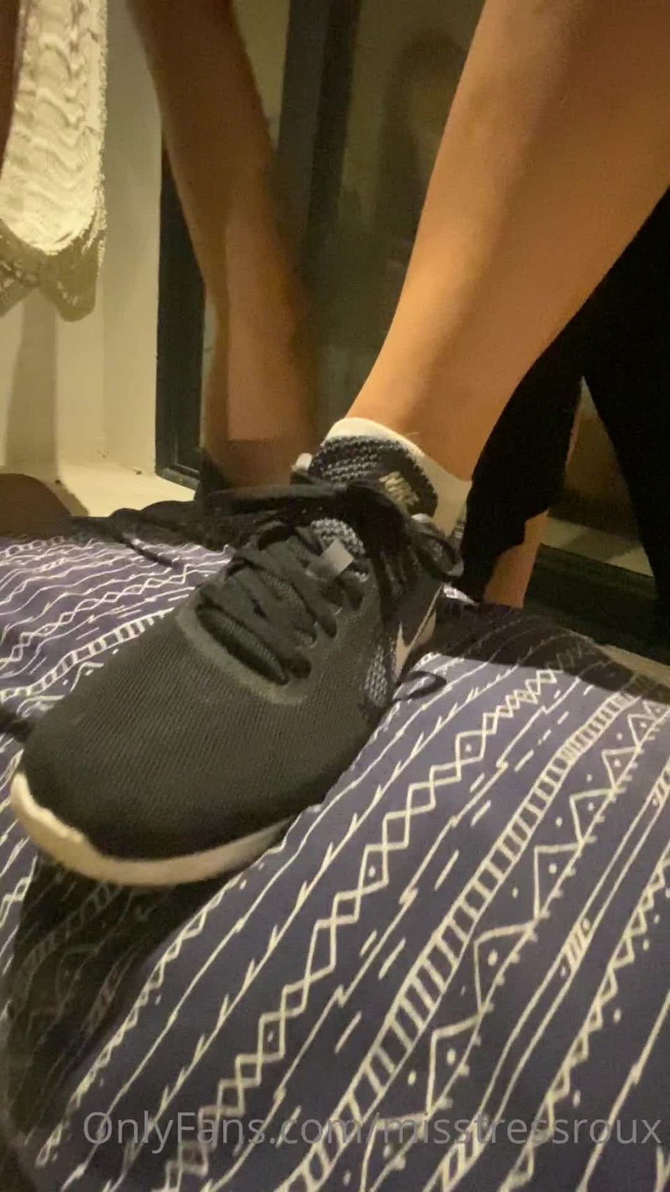 Onlyfans - GingerAlesFeet - misstressroux - misstressrouxPlaying with my dog pt - 18-05-2020