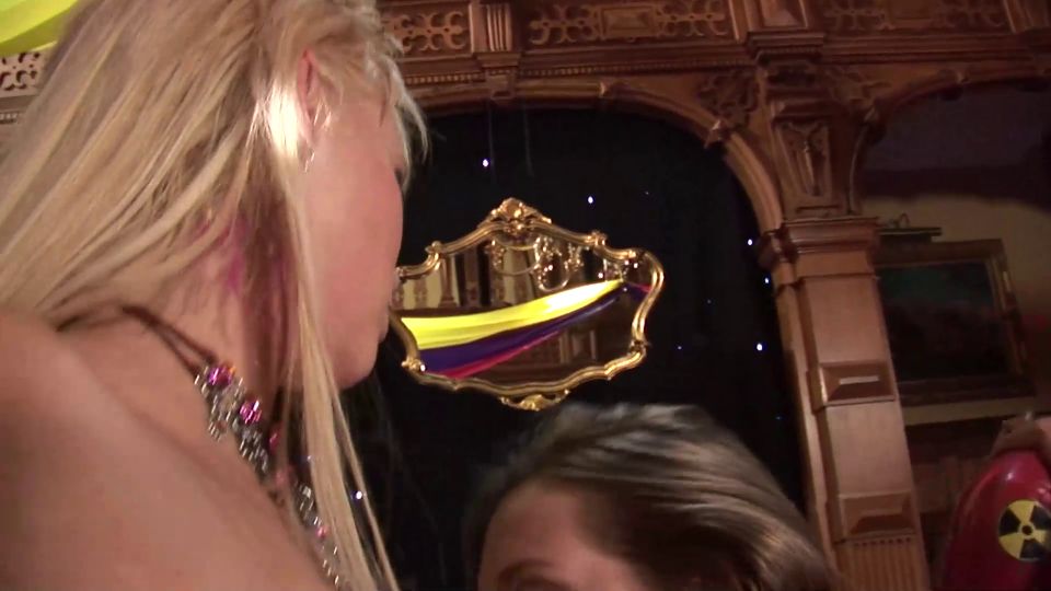 Gangbang mit notgeilen hexadecimal alemán semen tragar mamada porno.