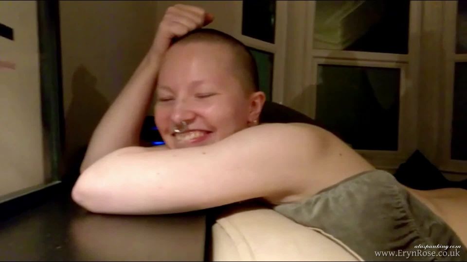 Juegos Consensuales Spanking remando y azotando con Blake y Nim nalgadas juego