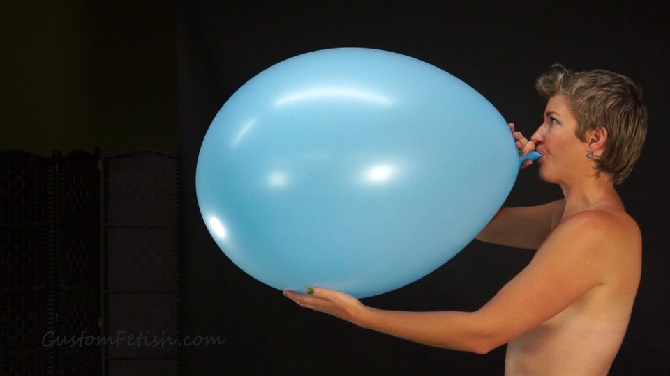 Custom Fetish - Liz Blow Pops a 30 Balloon - Fetish