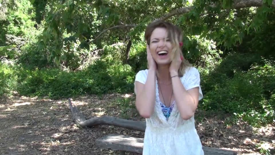  Manyvids   Manyvids  Custom Fetish - Amber Blow Pops in the Park - Park