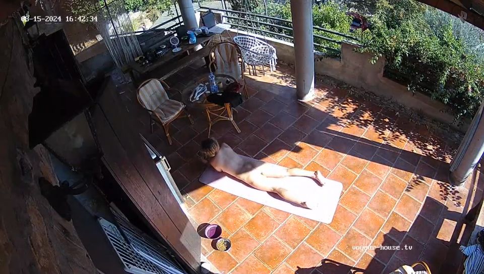 Ally disfrutando del sol, 15 08 2024 720P - Voyeur