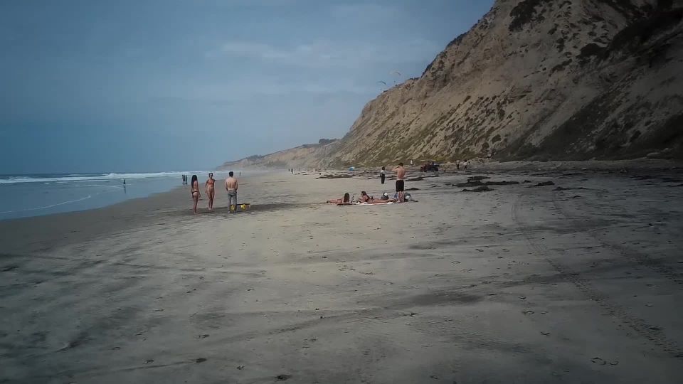 03262019-beachlevel-random_stroll_1