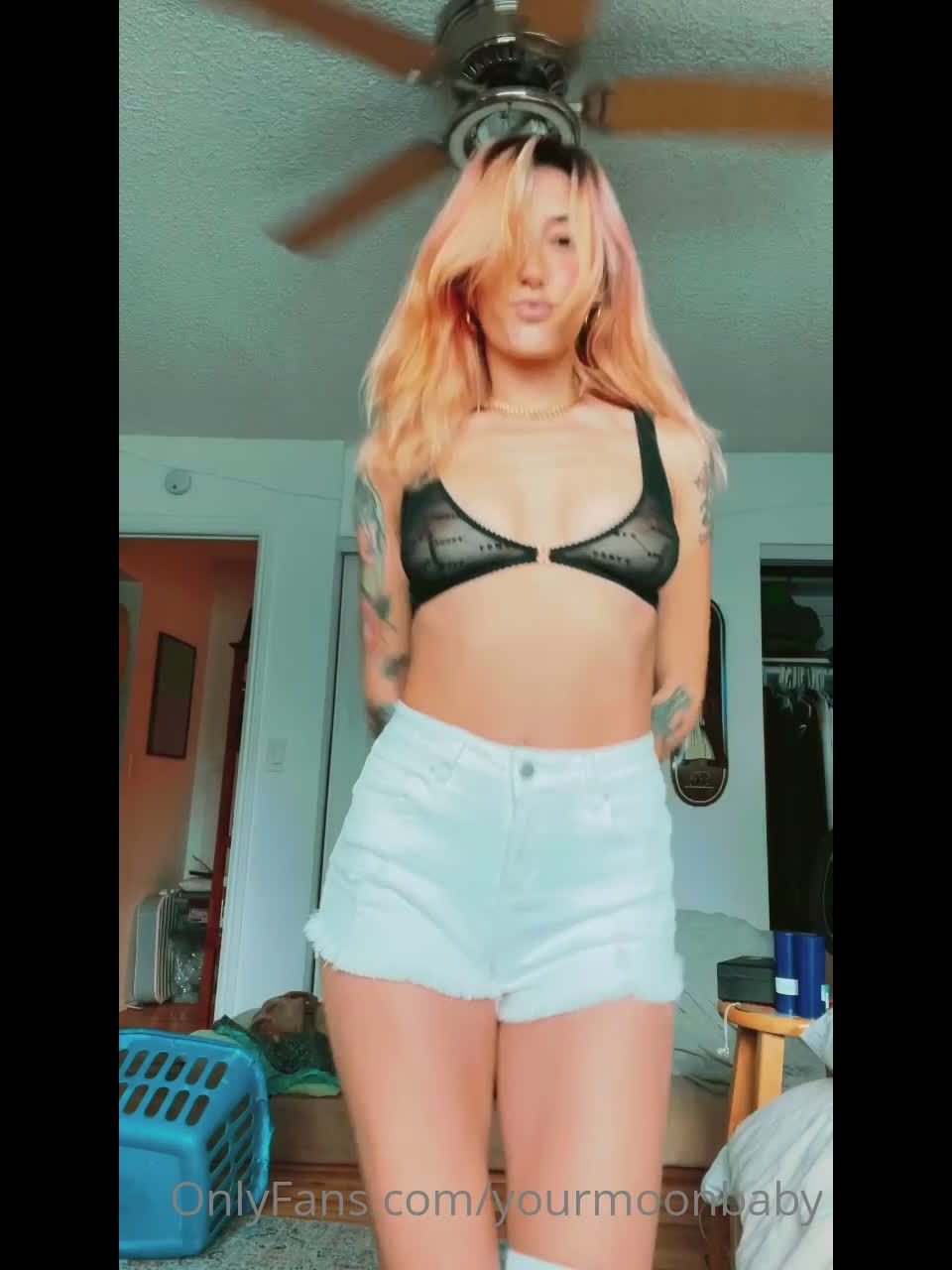 Yourmoonbaby () - booty short twerk goodness 01-02-2021