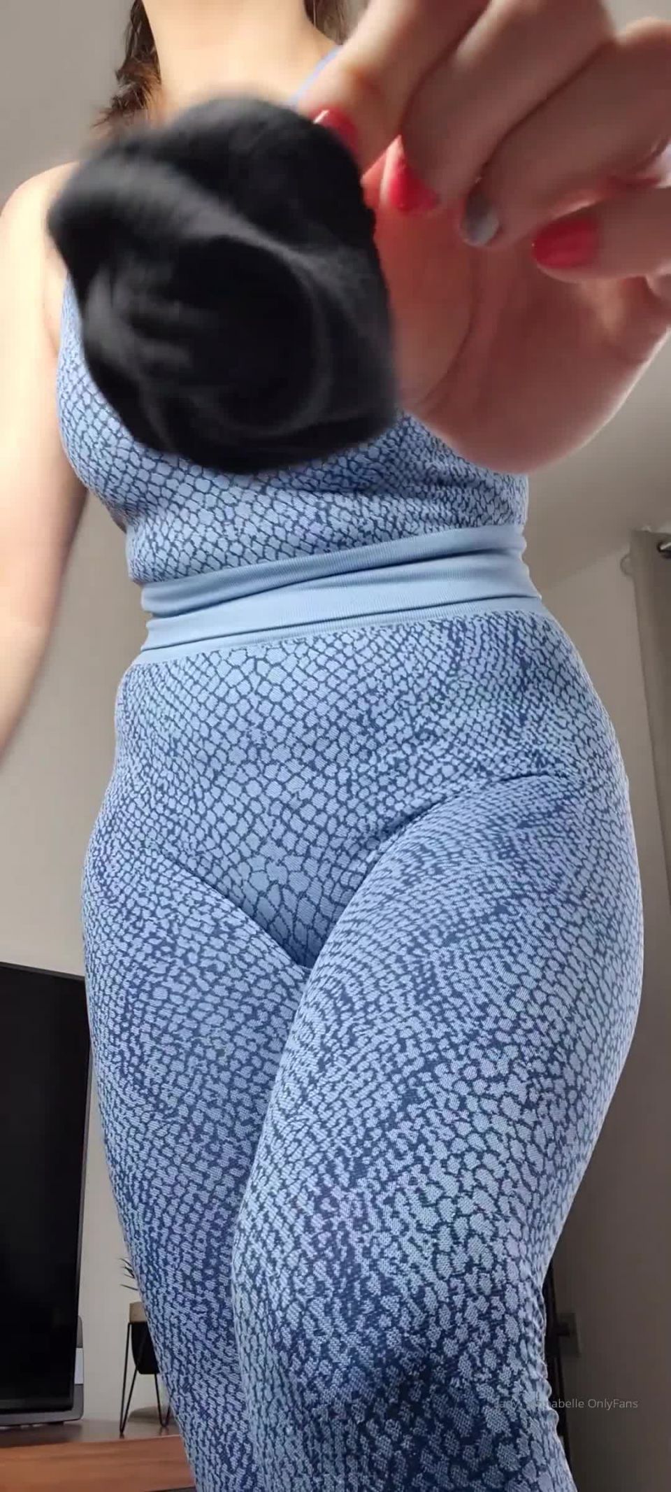 clip 29 Tendrá su lengua lamiendo todo el sudor de mi cuerpo después de mi entrenamiento. Un esclavo afortunado pie pies fetiche porno de uñas de los pies