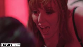 7127 Mamá caliente Lauren maneja el travieso Prof de su hija Tushy...