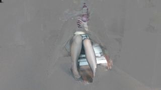 Alina Rose paso a mamá y a sus piernas en pantalones después del trabajo