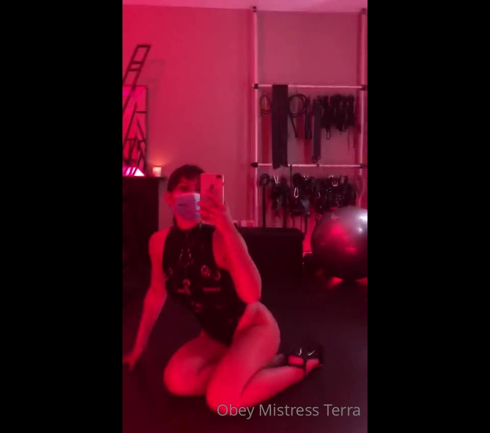 Onlyfans - Señora Terra - obedecermistrestressterra - obedecermistressterraLa señora y Dungeon le está esperando - 07-06-2020