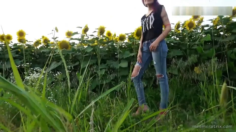 Nel Campo Di Girasoli En Los Girasoles Fied Lady Mesmeratrix (Porno femenino)