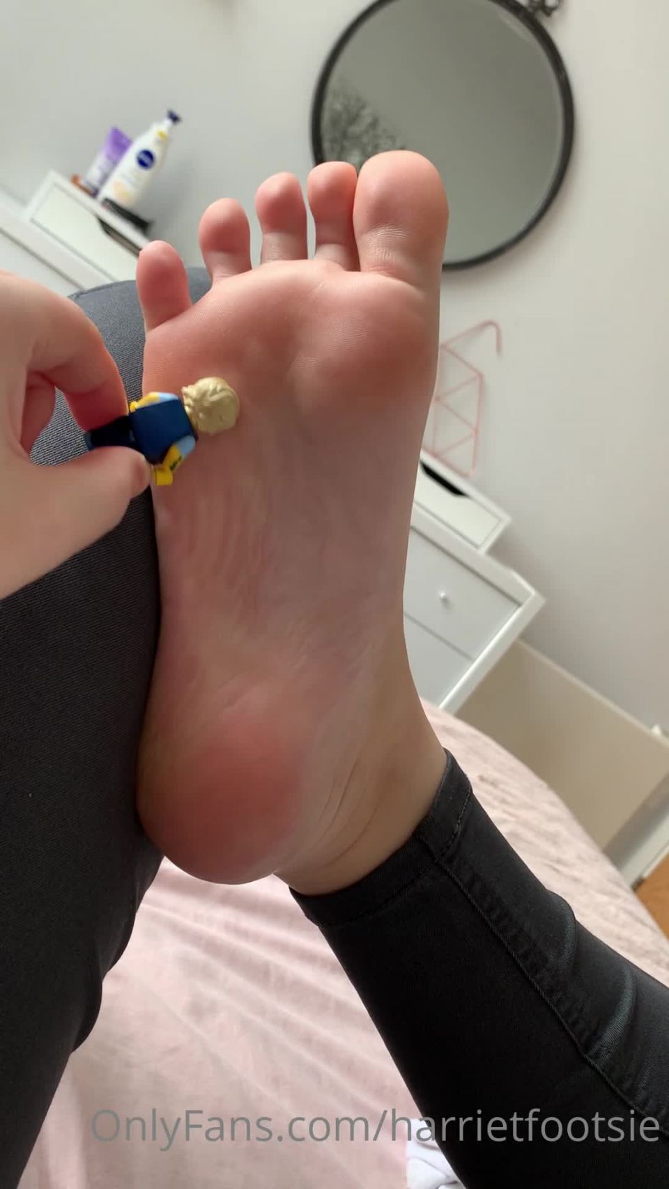 Onlyfans - Harriet King - harrietfootsie - harrietfootsieUn pequeño culto de fin de semana - 21-02-2021