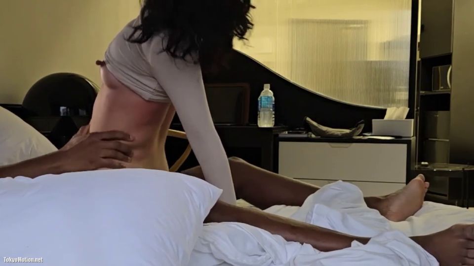 Aventuras nocturnas apasionadas: besos secretos revelados