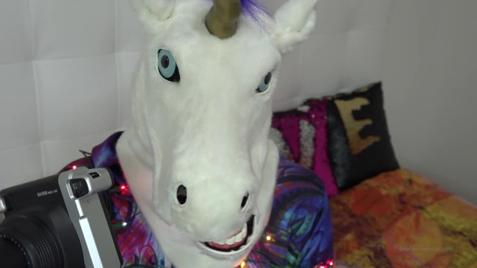 HayleeLove () Hayleelove - cameraman and i have a youtube channel it will mostely be his music and videos we work on 23-02-2020