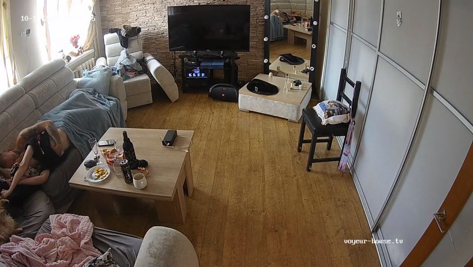 Mira Nestor Sexo matutino en Couch Rnd 1 2024-10-13 720P - Voyeur