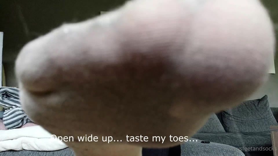 595 emmyfeetandsocks 2021-02-27-0go1pi09e99q65m1jmjzk source Foot!