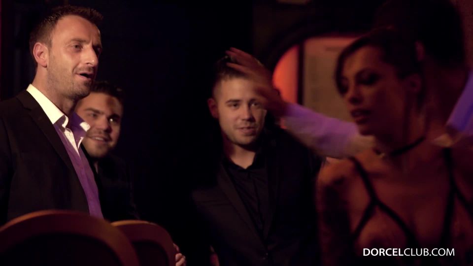 Nikita Bellucci en Nikita, escolta DeLuxe 1080p FullHD