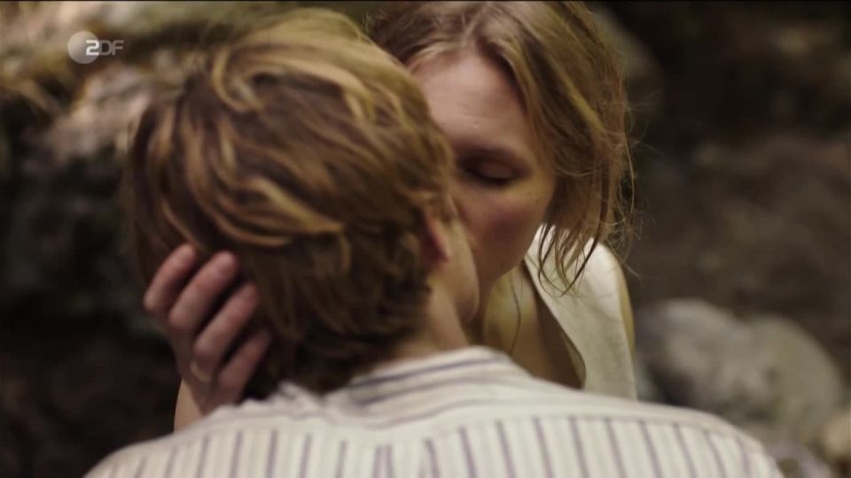 Rosalie Thomass - Die Frau aus dem Moor (2014 HD 720p - (Porno de Celebridad)