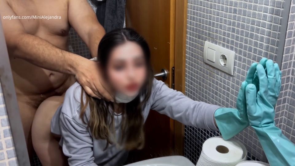 6276 Stepdad Fucks Me In The Bathroom While I Was Cleaning