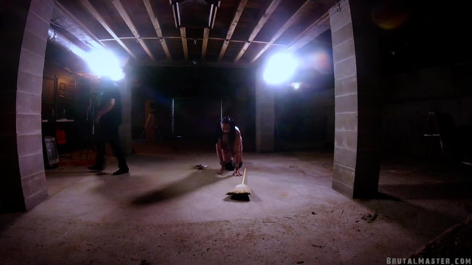 en línea adulto clip 17 BrutalMaster - Asquerosa como una perra en el trabajo en femdom porno bdsm áspero
