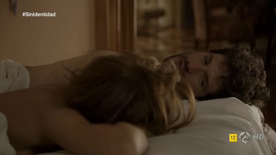 Veronica Sanchez, Megan Montaner, etc – Sin identidad (2014-2015) s01 HD 720p - [Celebrity porn]