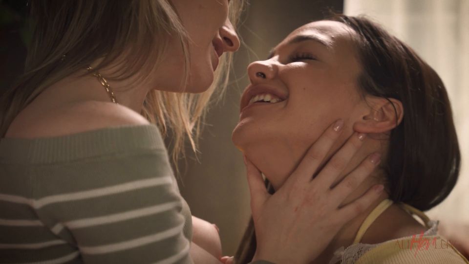 Melody Marks, Rissa May - The Club Full HD 1080p - Teen