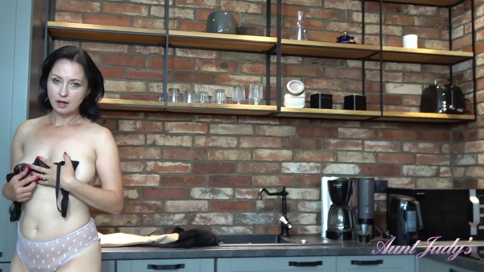 [AuntJudys] Wanilianna Kitchen Masturbation [08.10.21] [1080p]