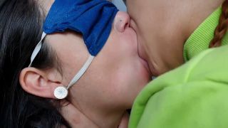 Kissing Girls 28-12-2024 - Threesome