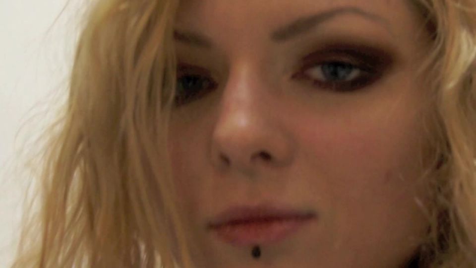 Lea Melocotones en el experimento de látex 720p HD