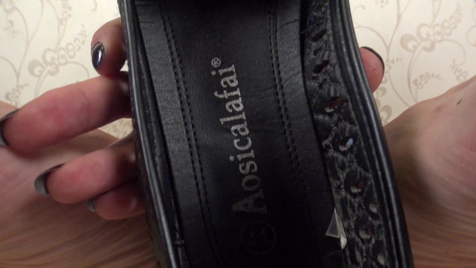 Gloria - Castigo por el sucio fotógrafo POV oliendo a pie