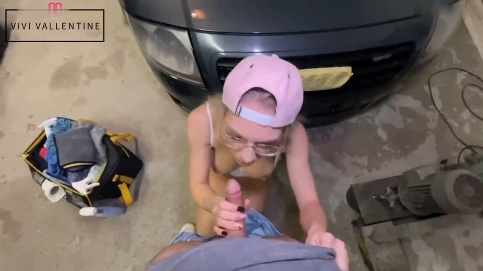 Vivi Vallentine - Carfreitag - Gefickt vor der Ausfahrt 720P - Alemania