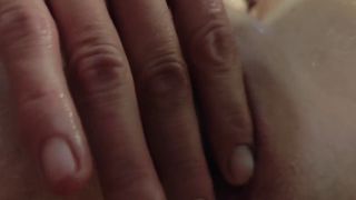 pusiaa1 - SEKSOWANA MAMUŚKA Z DUŻYM CYCKIEM ROZGRZEWA CIPĘ I DUPĘ