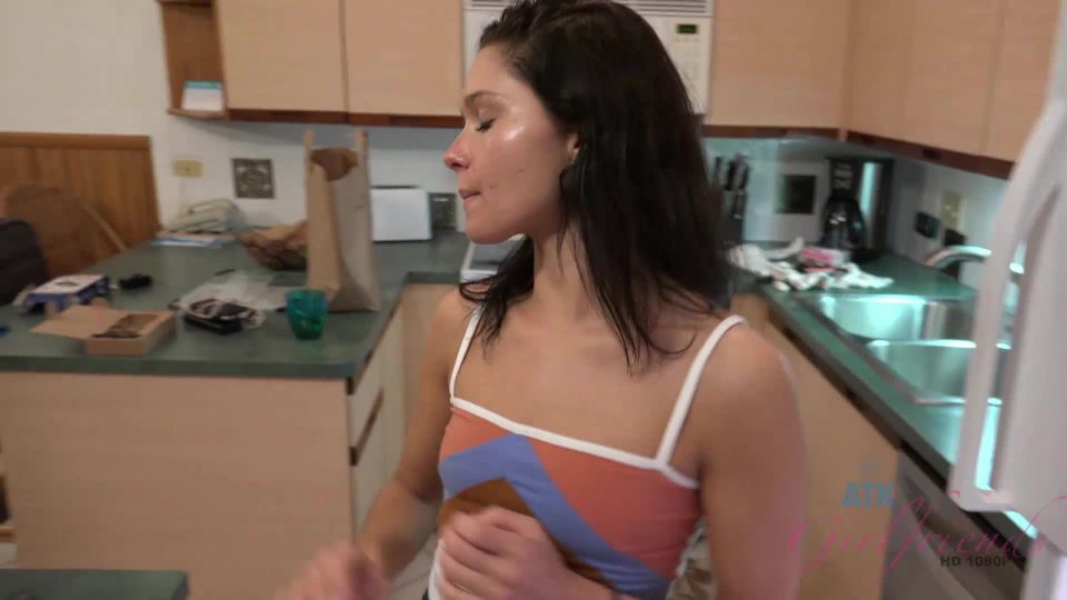 Zoe is in Hawaii and the smiles never end!(Hardcore porn)