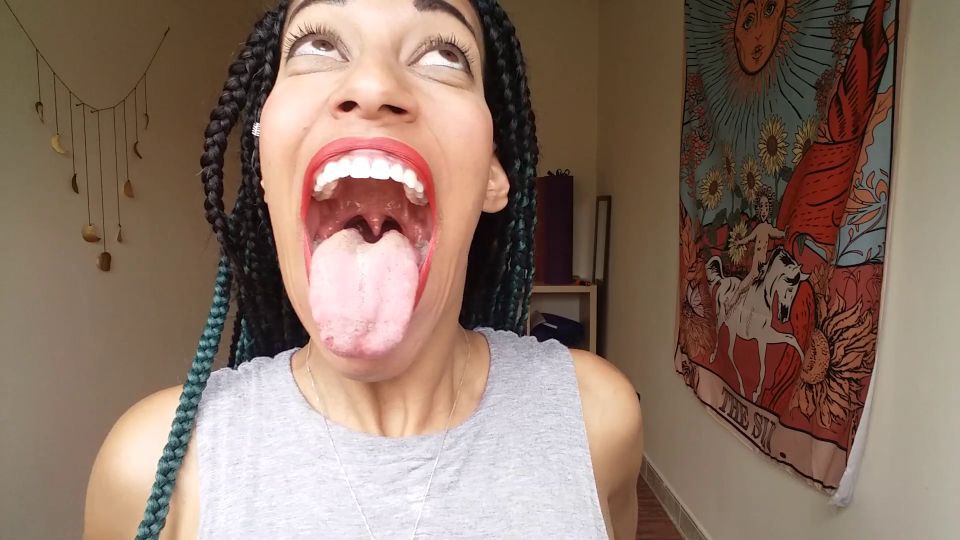 My big mouth and fat tongue (Fetish porn)