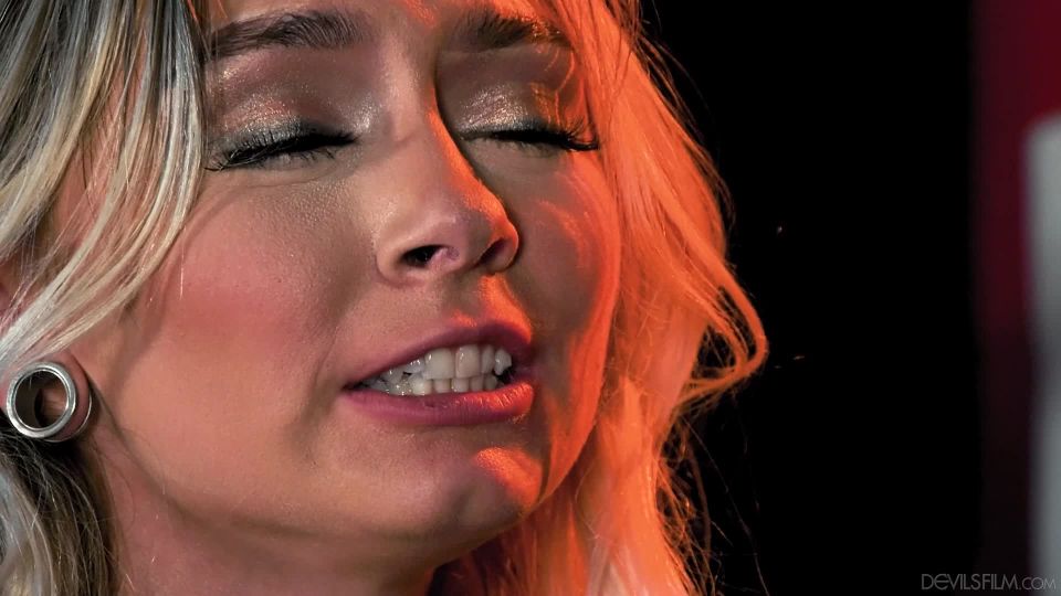 Video Chloe Temple and Lily Larimar  It's Okay, We're Just STEP Sis...