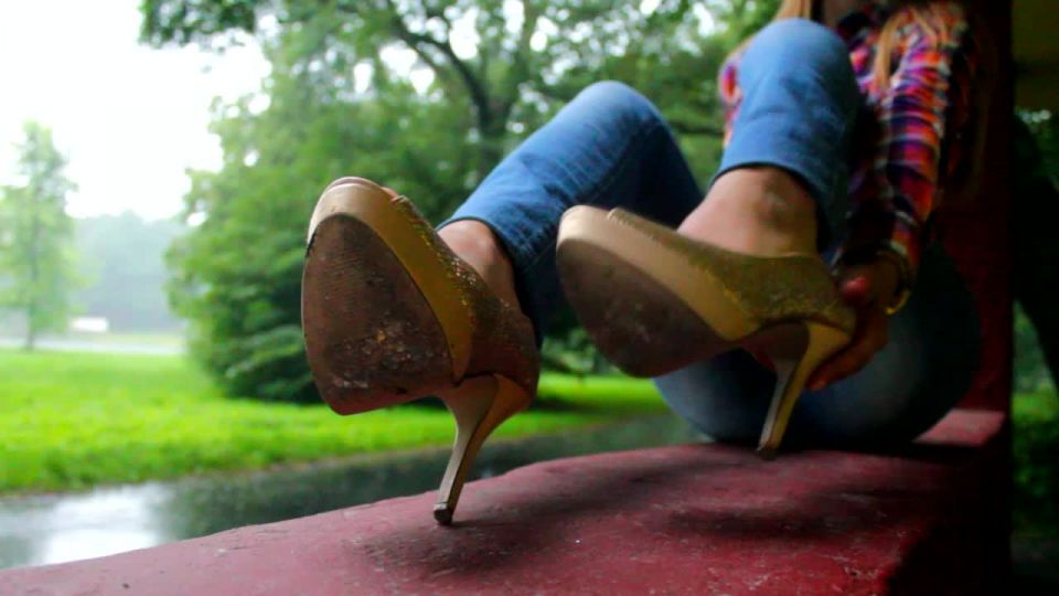 Amateur Girls Feet From Poland – DIRTY SMELLY FEET POV | pov | femdom porn femdom feet slave