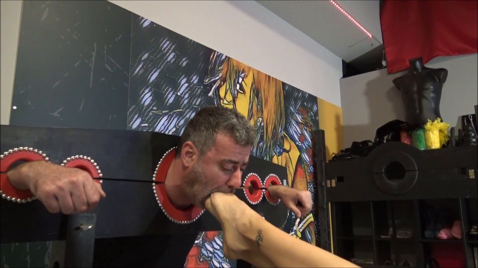 free online video 45 Divine Goddess Gabriella – One Day At Le Prisonnier Club Extreme Foot Gagging And Mouth Fucking With Foot In The Pillory | sniffing | lesbian girls giantess fetish