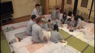 Students Met In The Countryside Of Mixed Bathing Is Gangbang (Orgy)