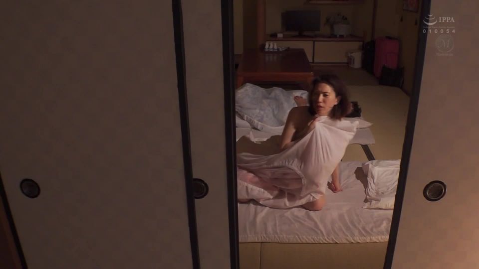 Ichiba Reika ROE-105 The Third Orthodox Slender Beautiful Wife! ! I Cant Think About You Anymore... Mother-in-law Drowning In Mating With Her Husbands Child At A Travel Destination Reika Ichib... - Mat...