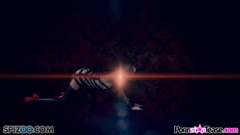 Christy Mack Christy Mack te atendió Christy Mack.