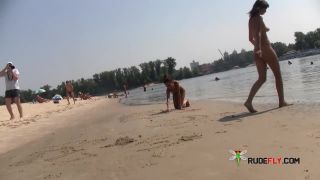 video gratis 10 pawg hardcore Algunas escenas de playa interesantes en una Barcelona, España, playa nudista, hardcore en el porno hardcore