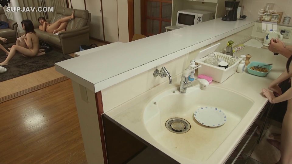 Reducing Mosaic MIRD-200 制服びしょ濡れ雨宿り 濡れ透け姉と友達の10人に襲われて中出ししまくった大雨の放課後