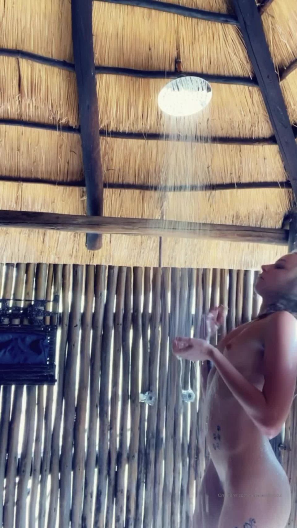 Onlyfans - Angel Emily - angelemilyxxxx - angelemilyxxxxDucha con baile conmigo - 03-11-2019