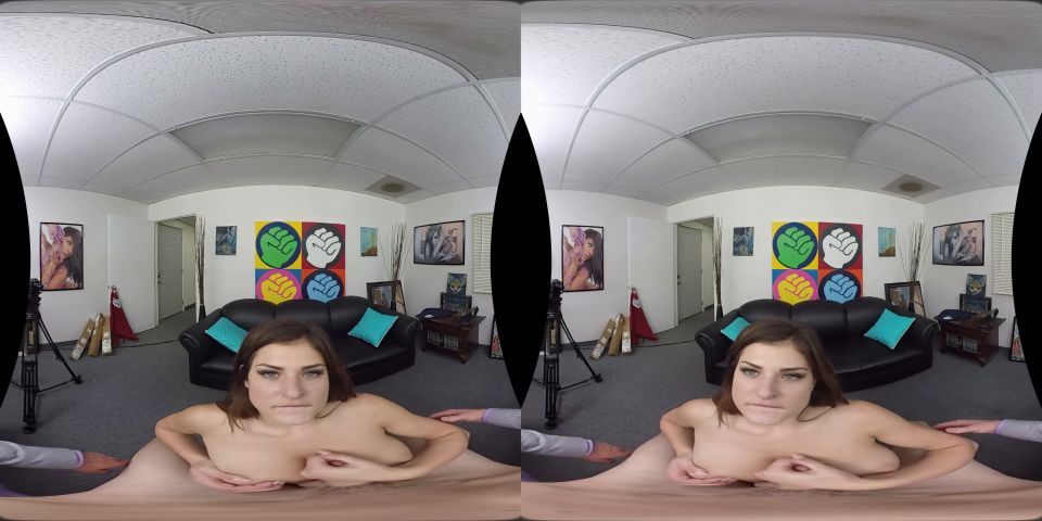 VR 8K Couch de fundición XXX: La acción de Pov caliente de Leah Gotti